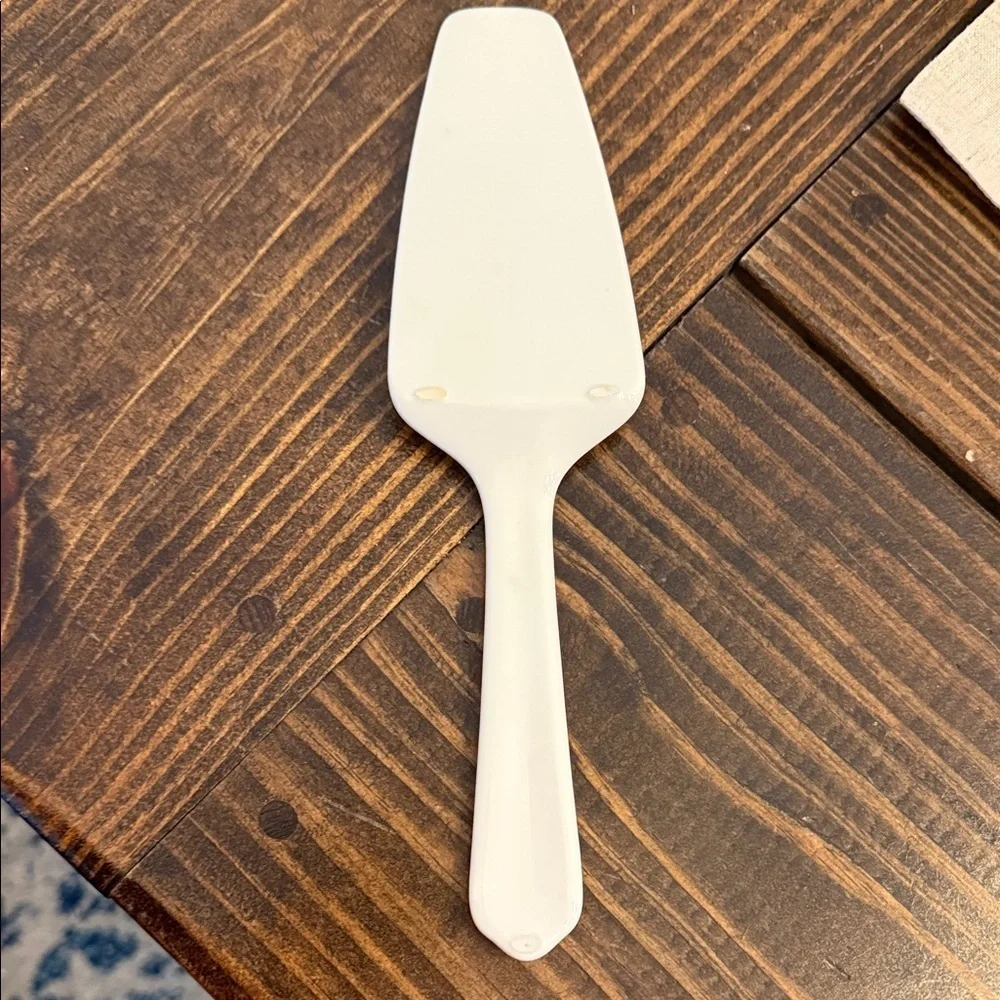 Mikasa Floral Design Cake Server
